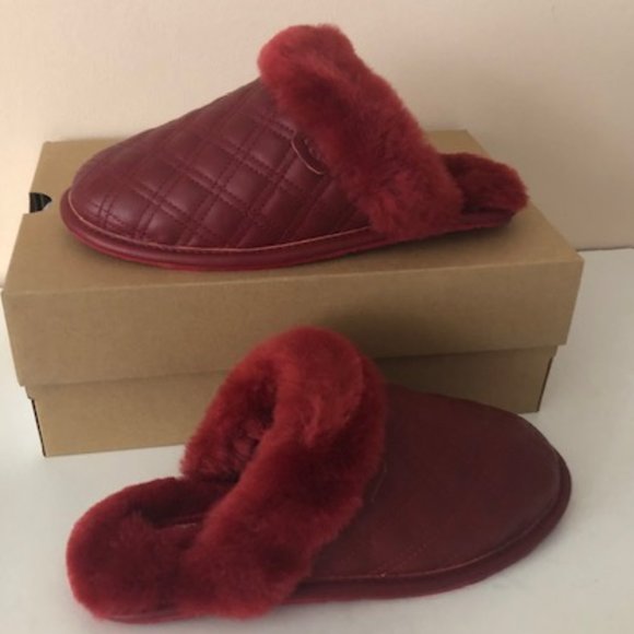 UGG Genuine Shearling Scuffette II Quilted Leather Red Slipper. Size: 8, 9 - Picture 3 of 15